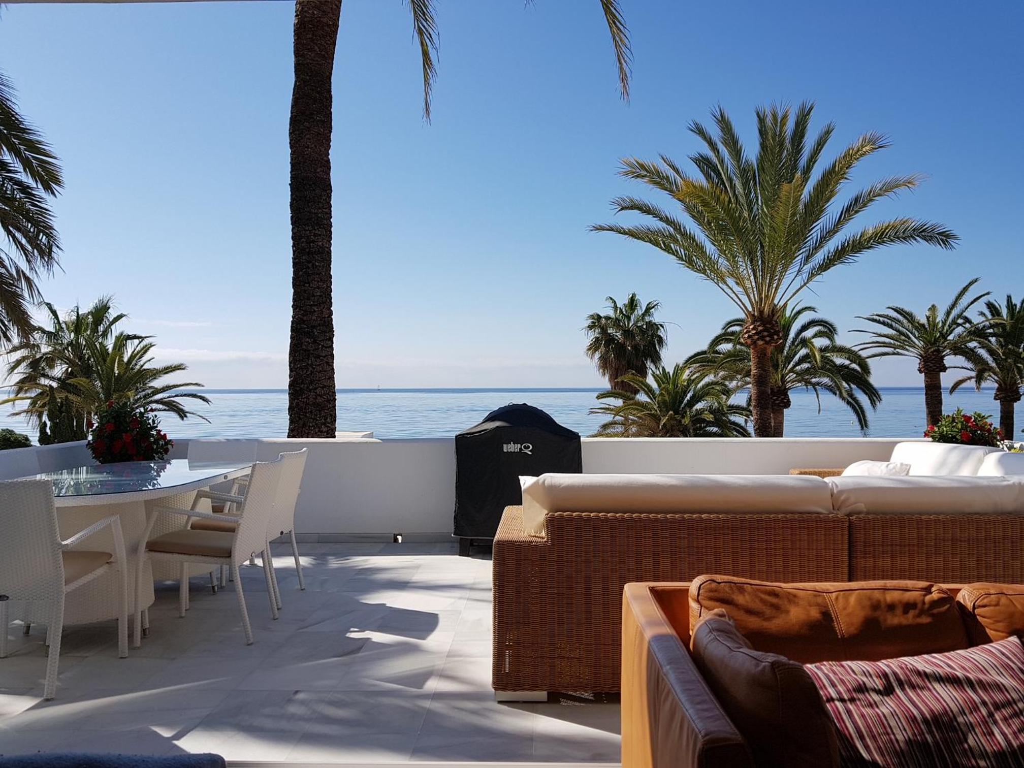 OASIS Beachfront Golden Mile