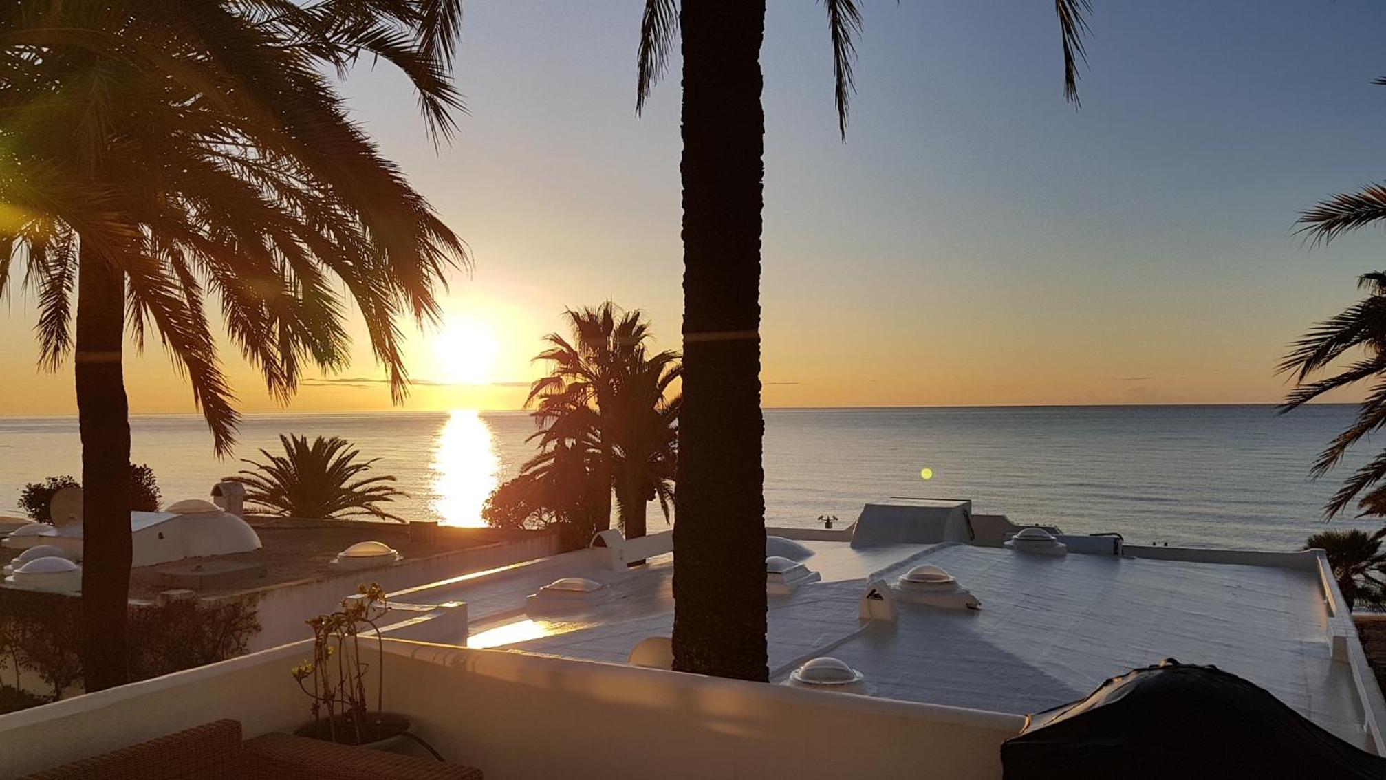 OASIS Beachfront Golden Mile