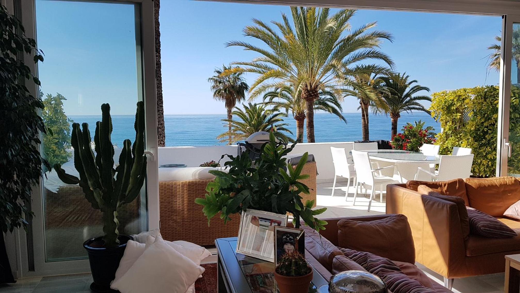 OASIS Beachfront Golden Mile