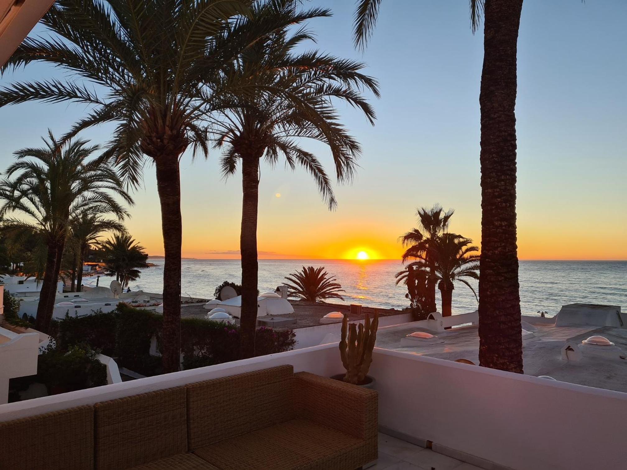 OASIS Beachfront Golden Mile