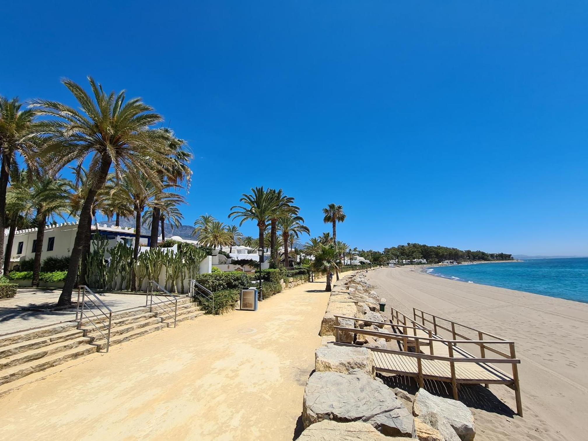 OASIS Beachfront Golden Mile