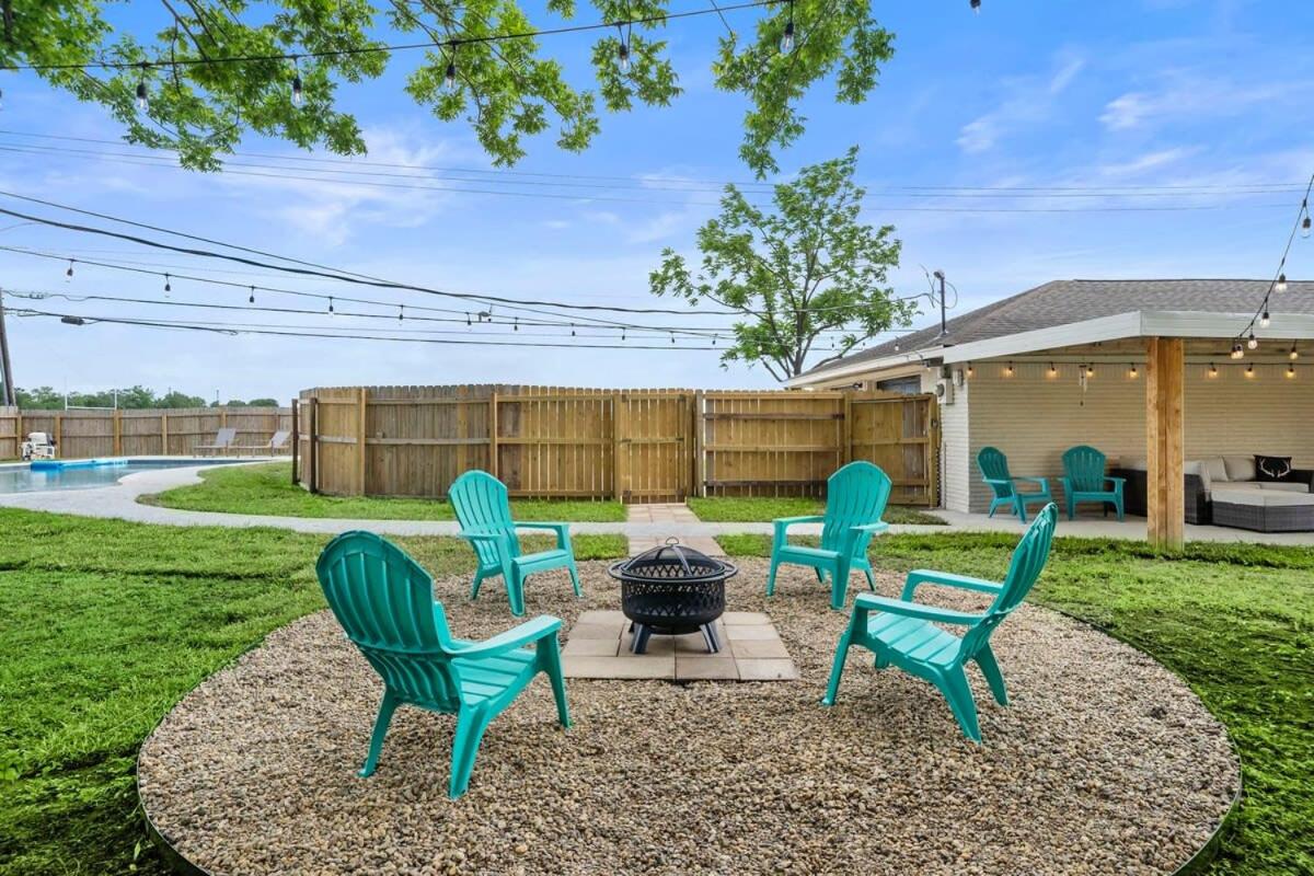 Pool 5 Star Large Deer Park home Super Host view 3