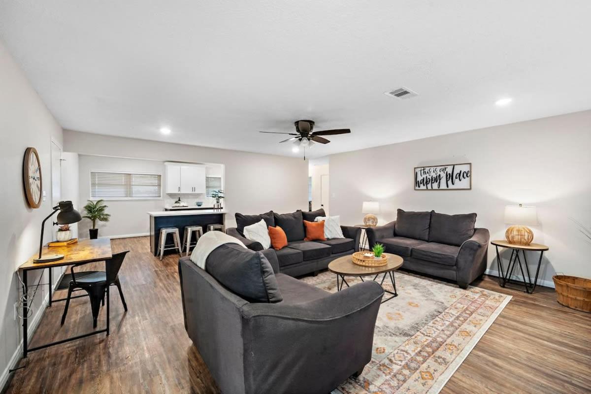 Pool 5 Star Large Deer Park home Super Host view 5