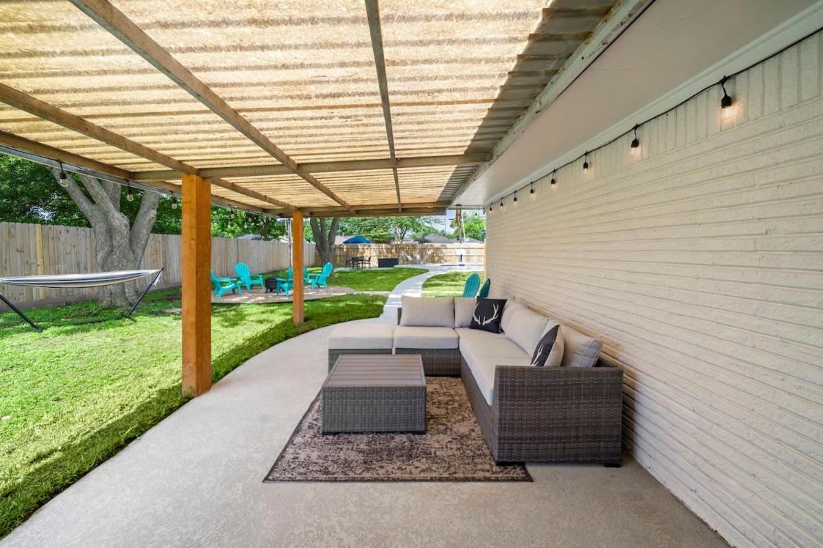 Pool 5 Star Large Deer Park home Super Host view 4