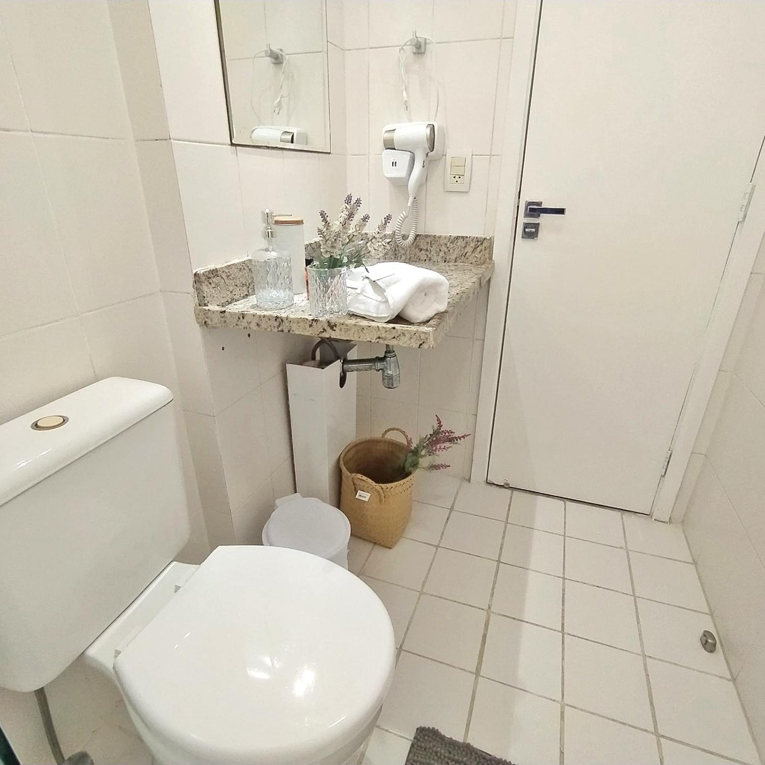 Charmoso Apartamento na Barra da Tijuca próximo ao Riocentro, com piscina e estacionamento