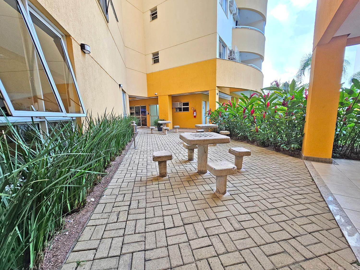 Charmoso Apartamento na Barra da Tijuca próximo ao Riocentro, com piscina e estacionamento