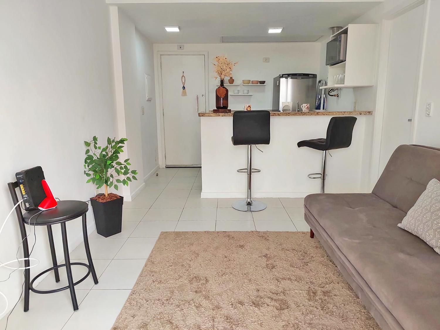 Charmoso Apartamento na Barra da Tijuca próximo ao Riocentro, com piscina e estacionamento