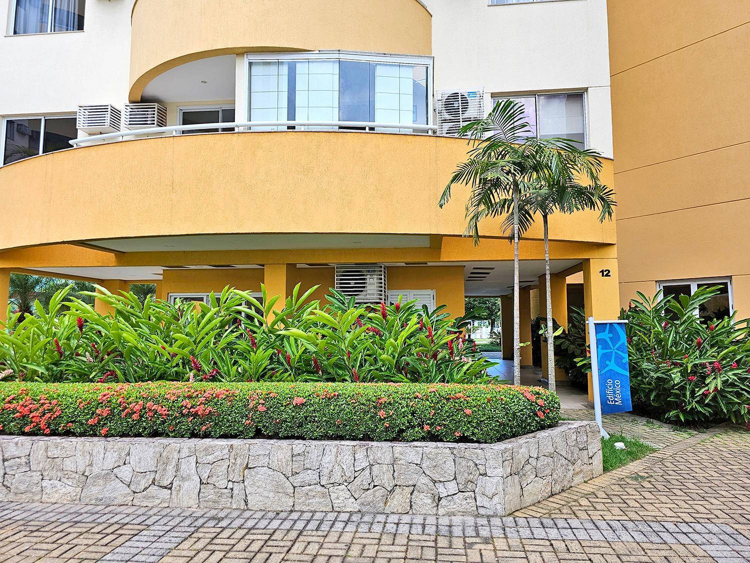 Charmoso Apartamento na Barra da Tijuca próximo ao Riocentro, com piscina e estacionamento