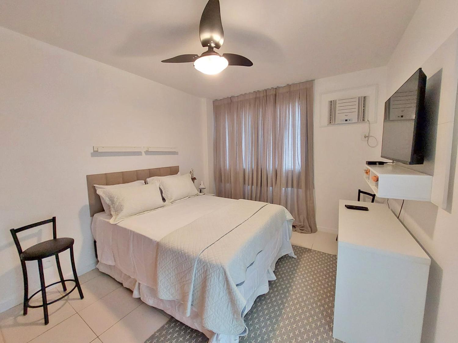 Charmoso Apartamento na Barra da Tijuca próximo ao Riocentro, com piscina e estacionamento