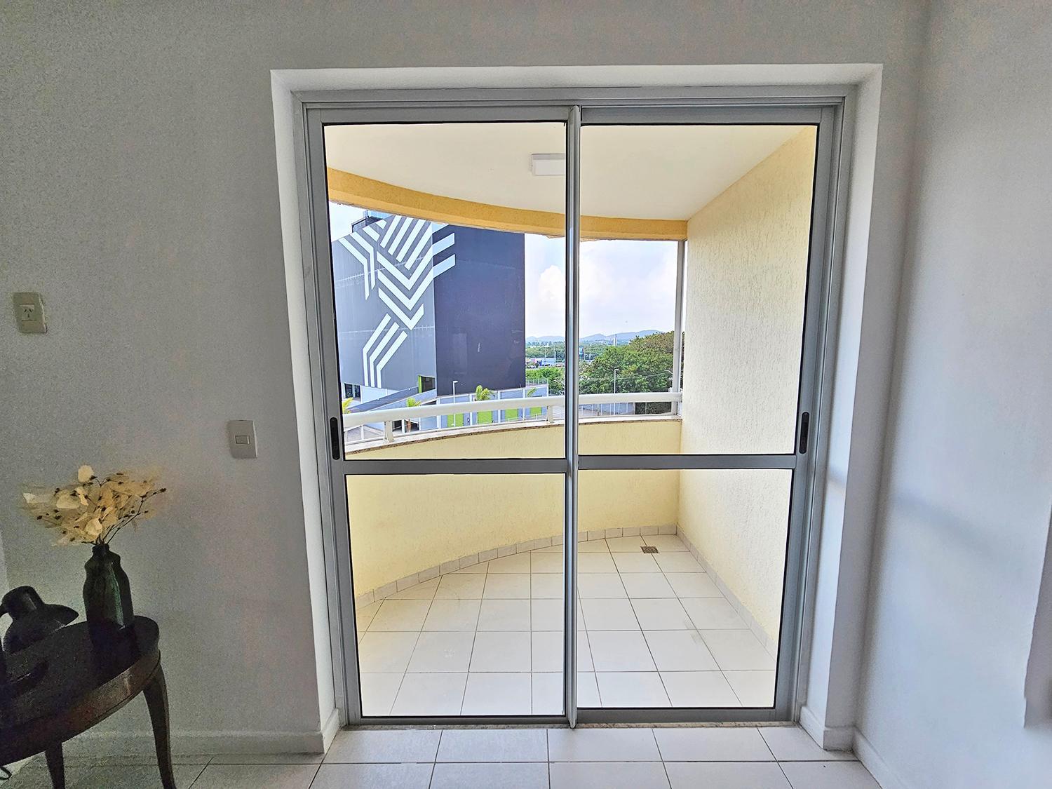 Charmoso Apartamento na Barra da Tijuca próximo ao Riocentro, com piscina e estacionamento