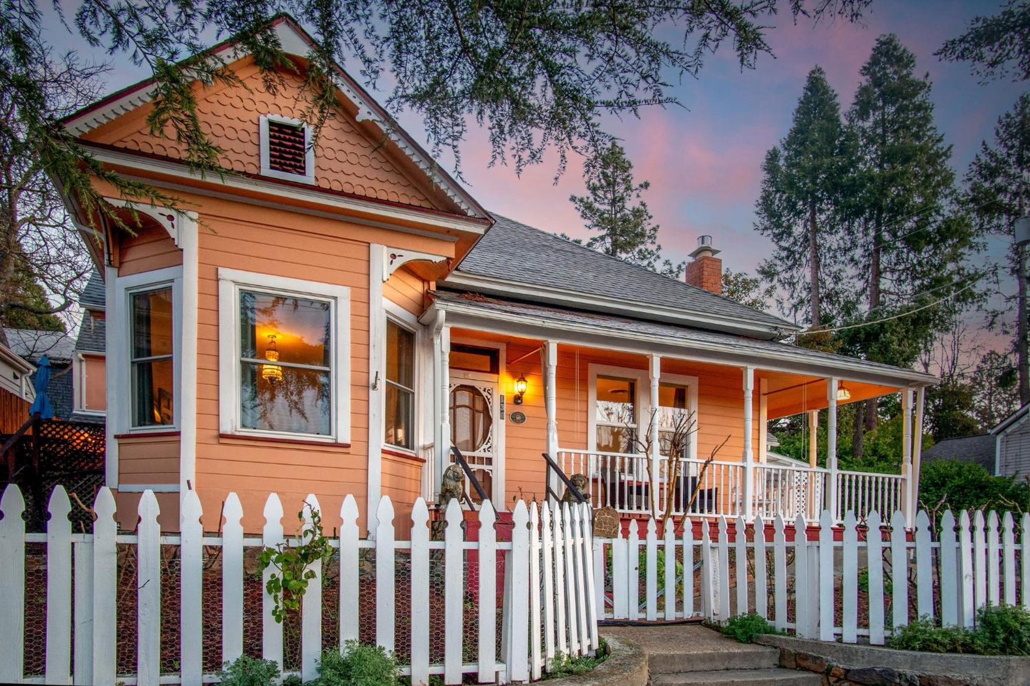 Grass Valley Vacations - The Golden Parlor- Historic Victorian, Hot Tub - Property Image 1