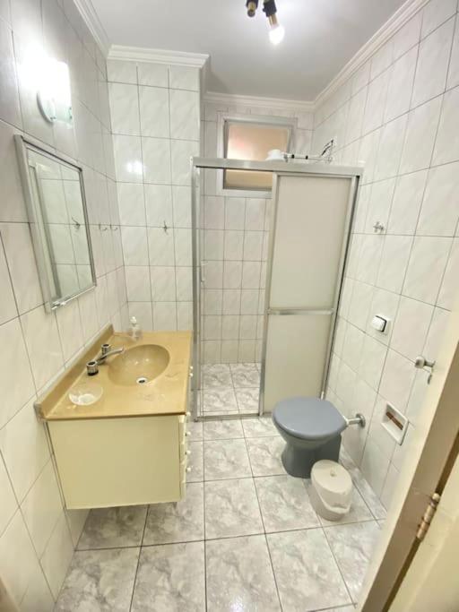 Apartamento a 01 quadra da praia da Enseada
