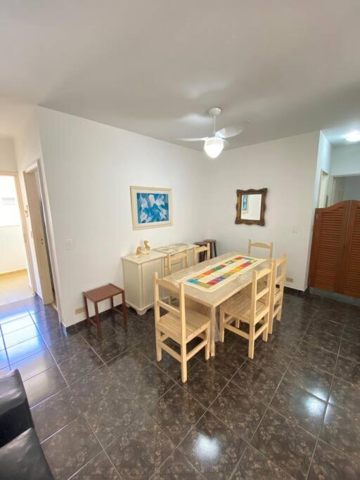 Apartamento a 01 quadra da praia da Enseada
