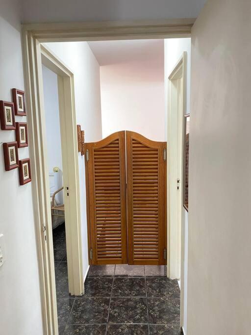 Apartamento a 01 quadra da praia da Enseada