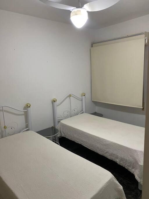 Apartamento a 01 quadra da praia da Enseada