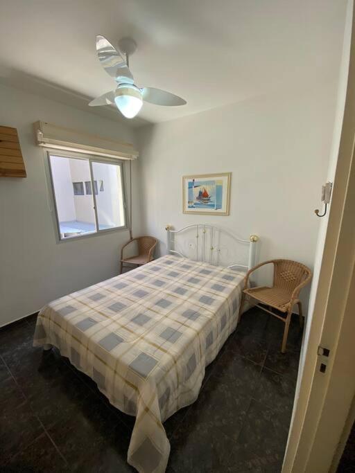 Apartamento a 01 quadra da praia da Enseada