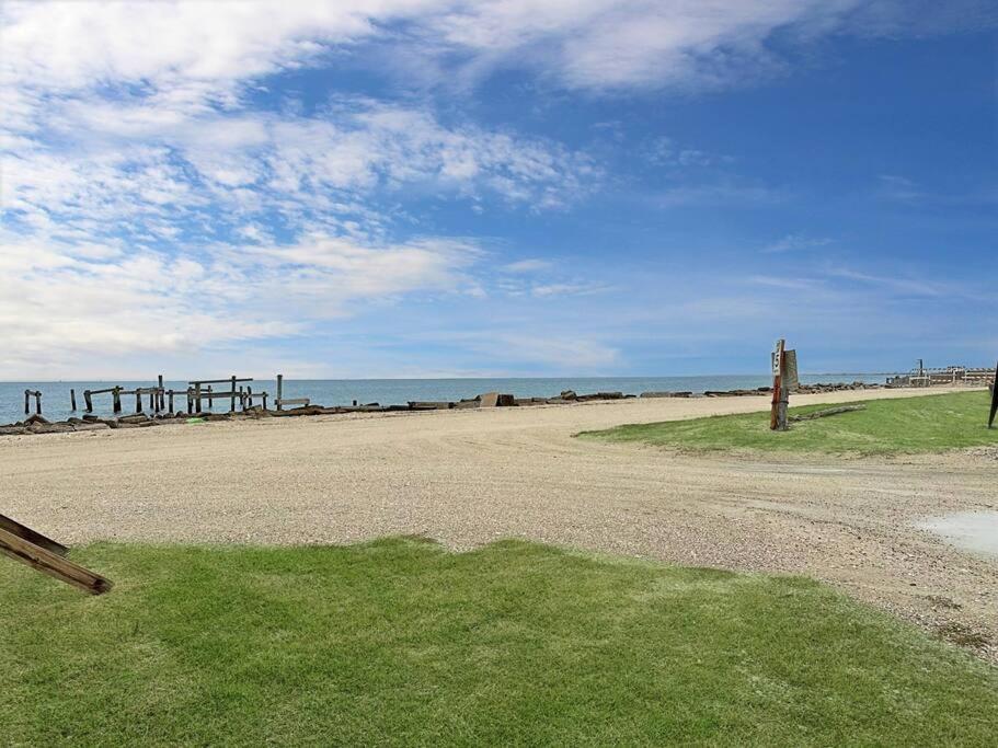The Bayshore at Magnolia Beach! view 4