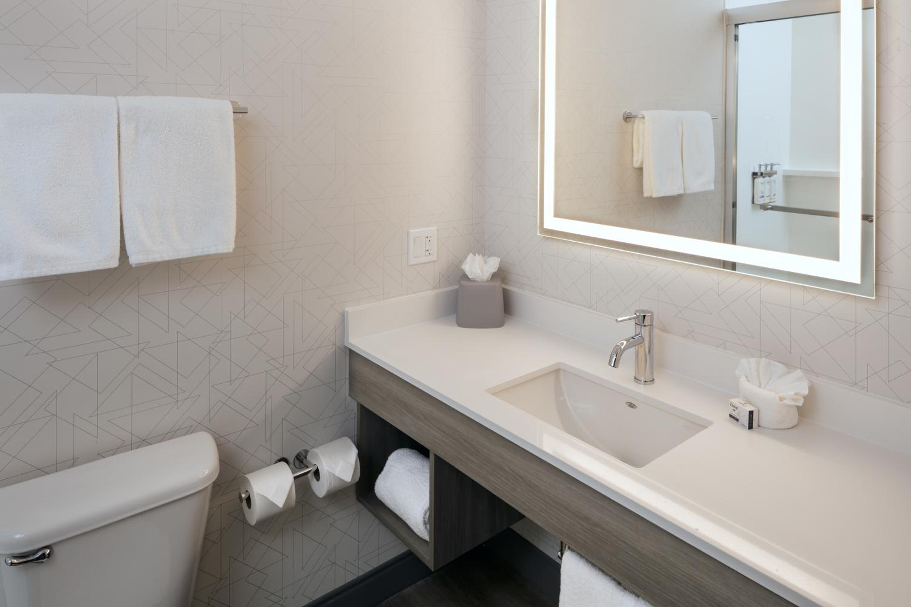 Albany Vacations - Holiday Inn Express Corvallis-On the River, an IHG Hotel - Property Image 5