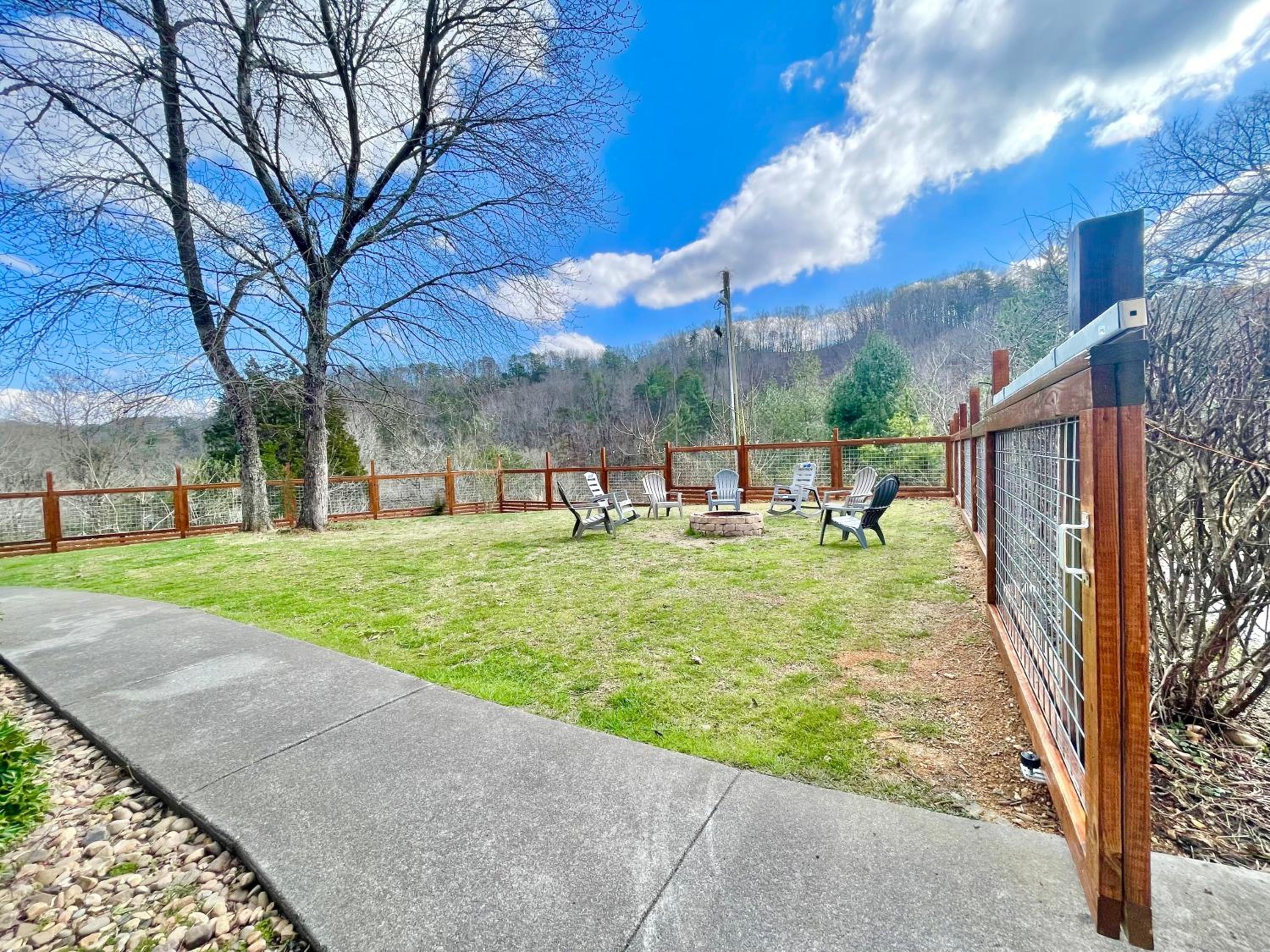 5Bedrooms*4KING BEDS*OUTSTANDING LOCATION*HotTub* view 4