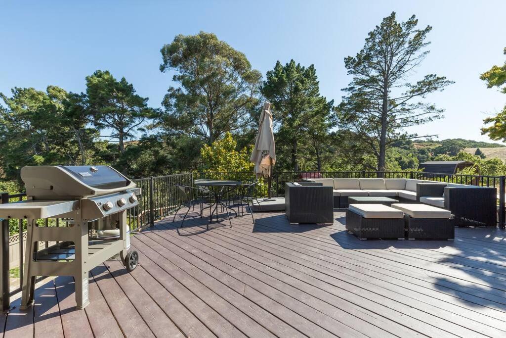 BREATHTAKING VIEWS Executive Lafayette Family Home