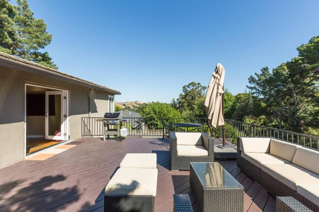 BREATHTAKING VIEWS Executive Lafayette Family Home