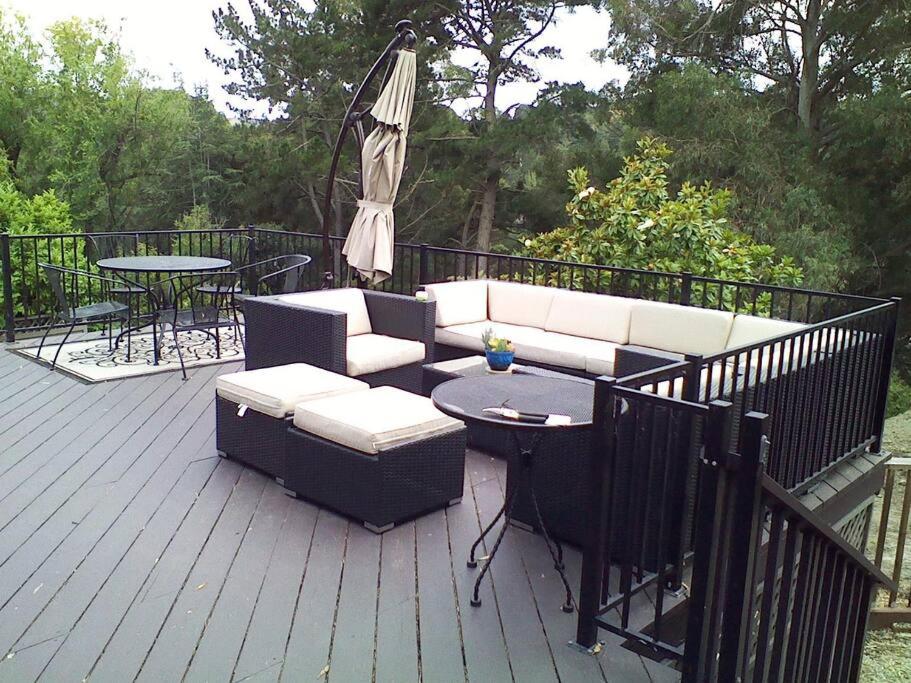 BREATHTAKING VIEWS Executive Lafayette Family Home