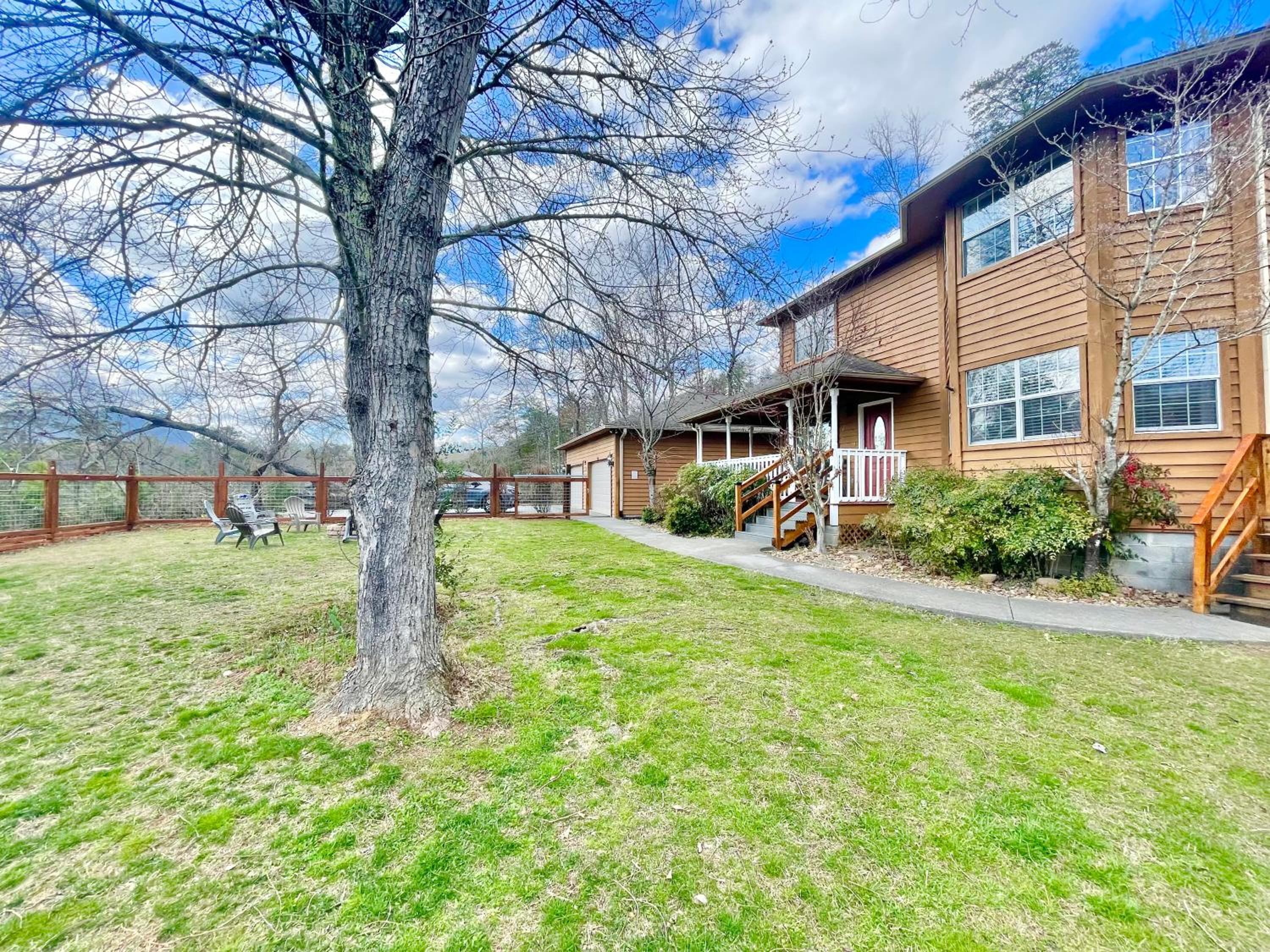 5Bedrooms*4KING BEDS*OUTSTANDING LOCATION*HotTub* view 3