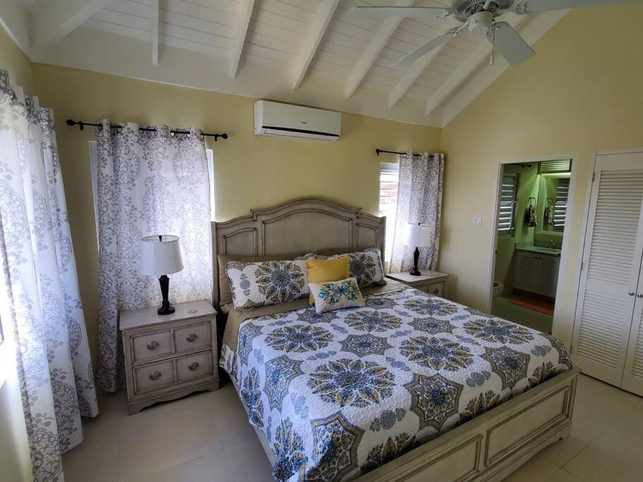 "LuxuryCrest , King Bed, BBQ & Backyard Games, Near Ocho Rios" view 2