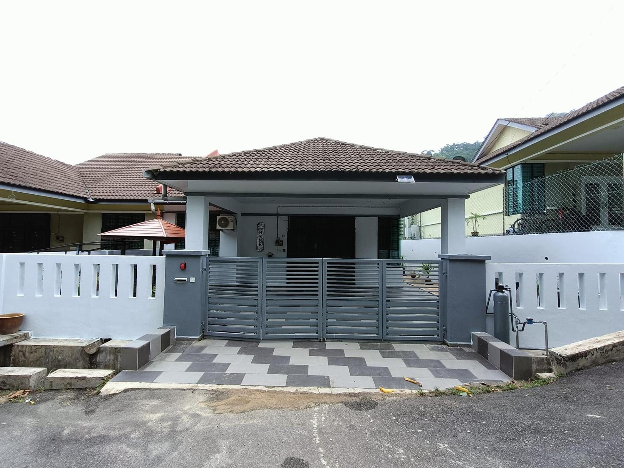 RUMAH MARYAM PRIVATE POOL DI PANTAI BESERAH photo 1