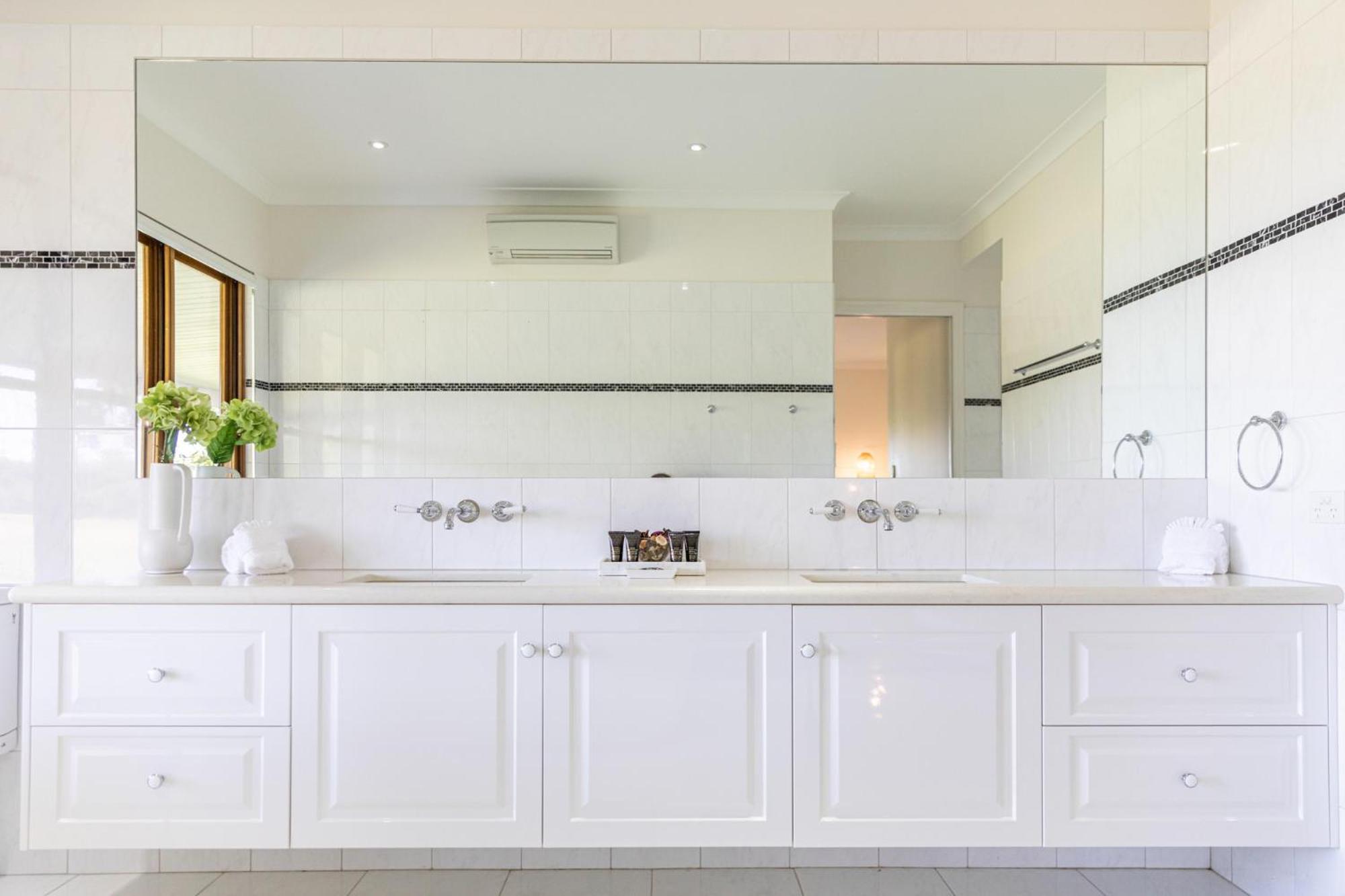 The Hampton Lodge with private pool on 25 acres