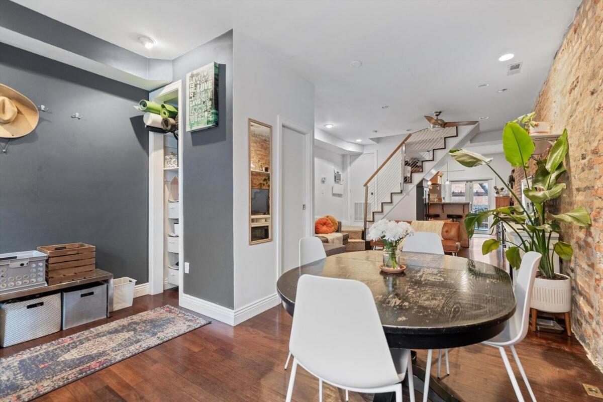 Columbia Heights Home METRO + Shopping + Parking view 4