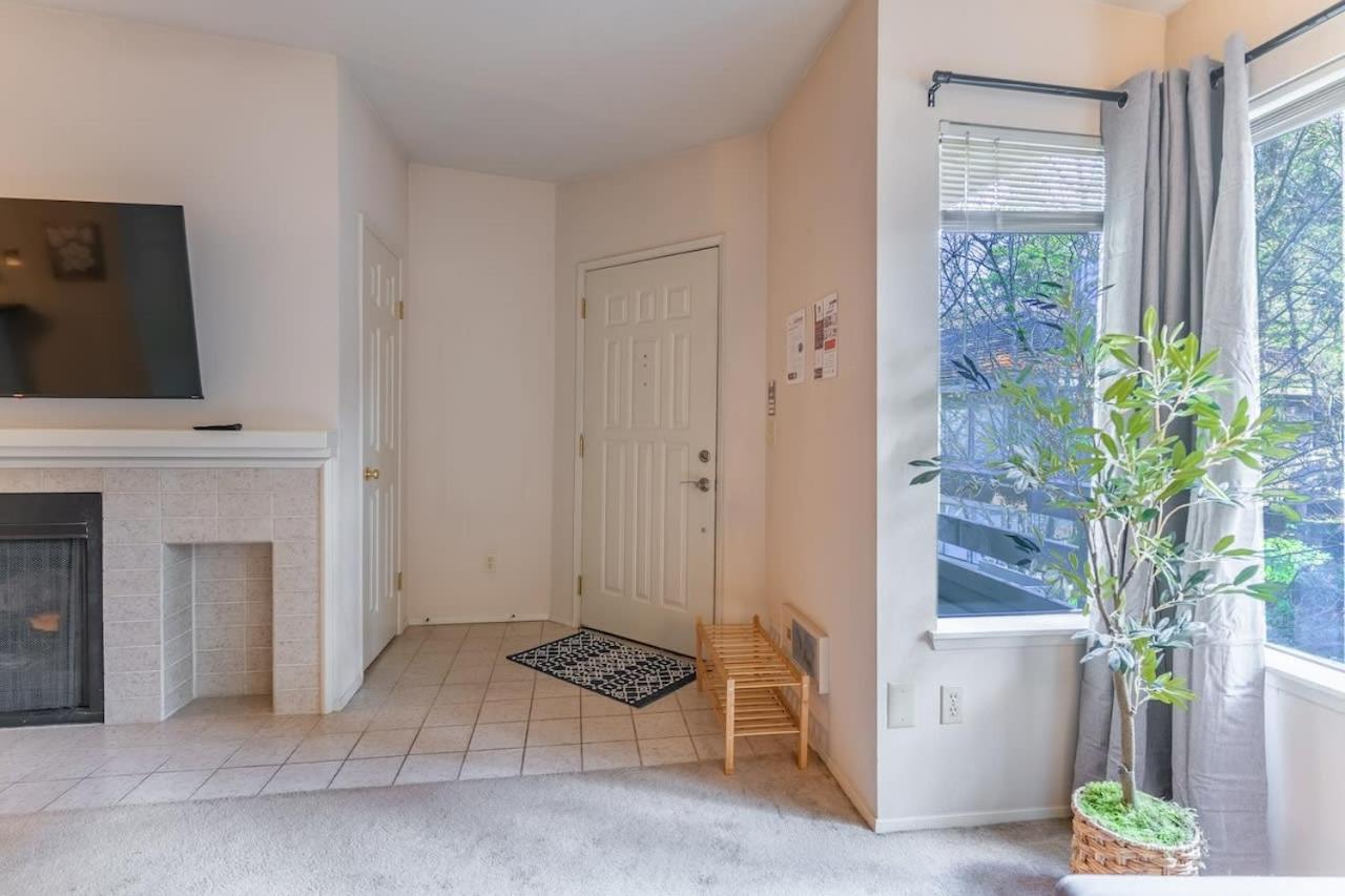 Tranquil Apt 2 King Suites Pet Friendly near DT Bellevue view 3