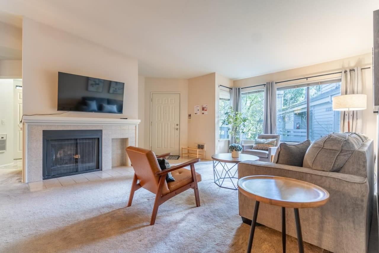 Tranquil Apt 2 King Suites Pet Friendly near DT Bellevue view 4