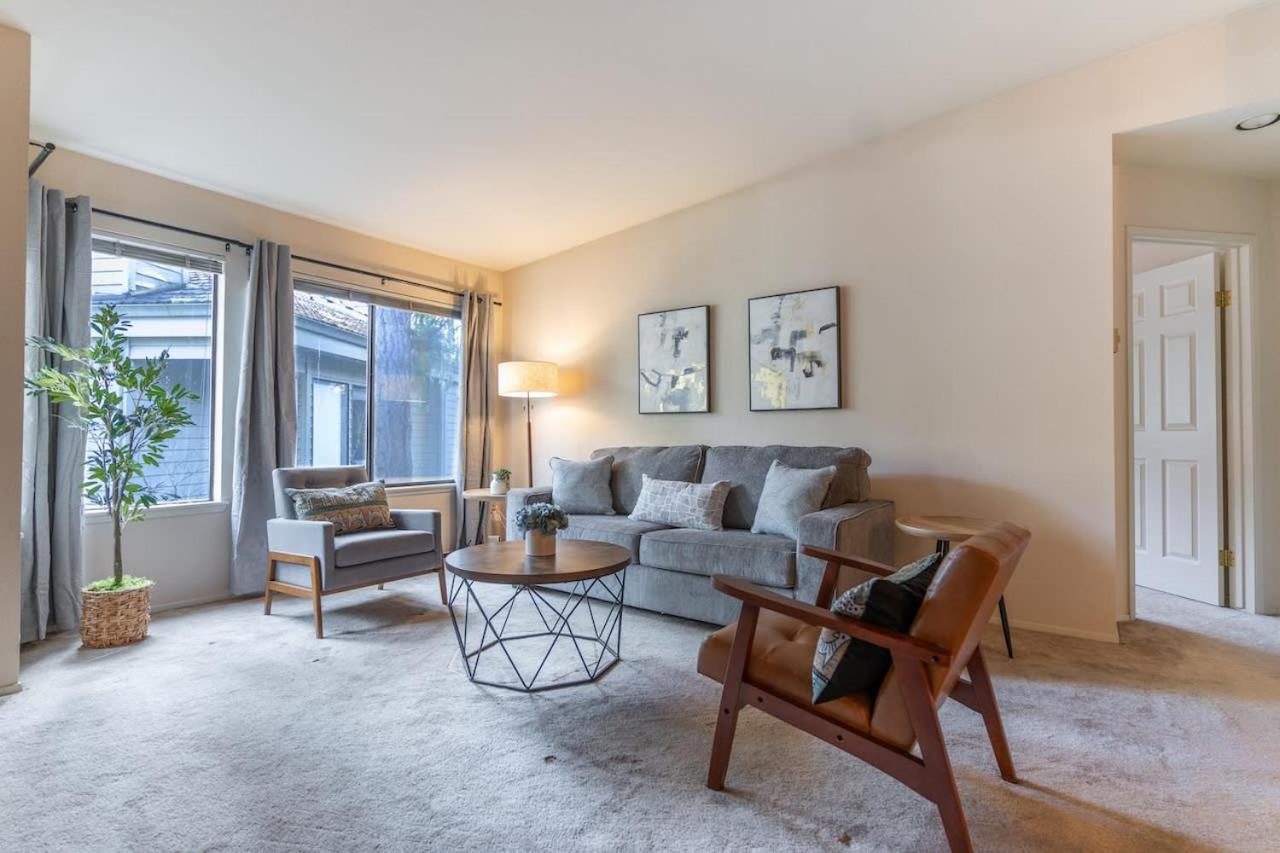 Tranquil Apt 2 King Suites Pet Friendly near DT Bellevue view 5