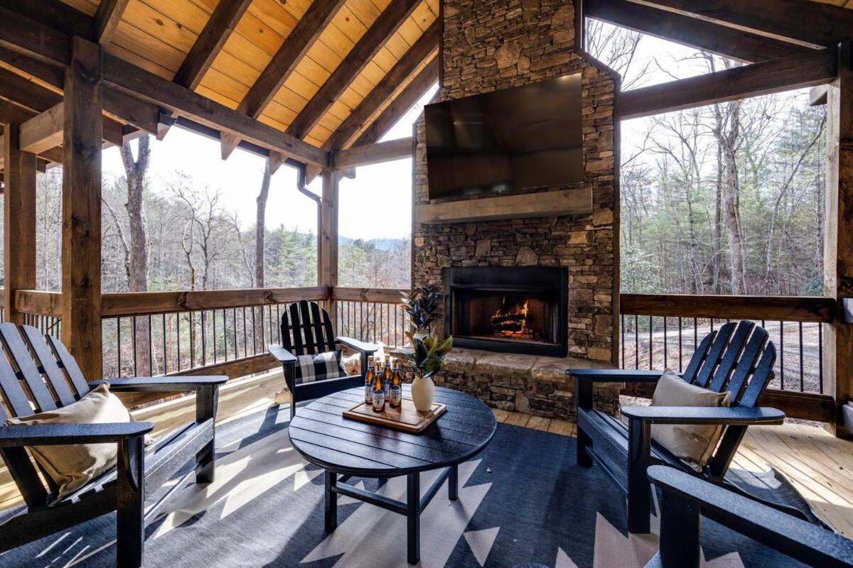 Lux Mountainside Hot tub 20 mins to Blue Ridge view 3