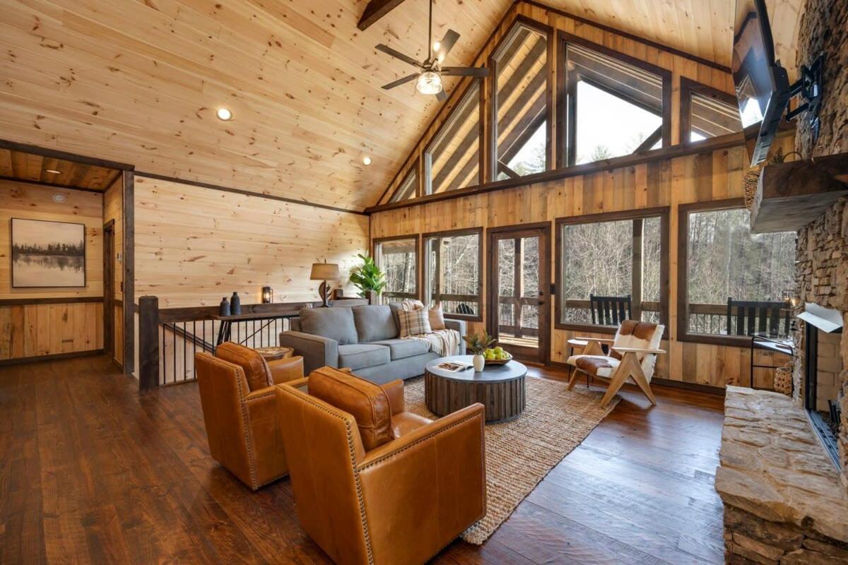 Lux Mountainside Hot tub 20 mins to Blue Ridge view 5