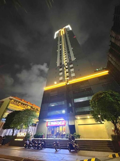 Fuzzi - Downtown modern 1BR near BuiVien walking street SOHO
