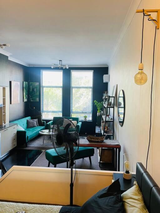 Neutral bay studio
