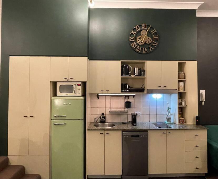 Neutral bay studio