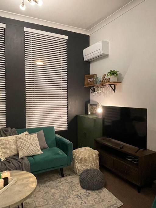 Neutral bay studio