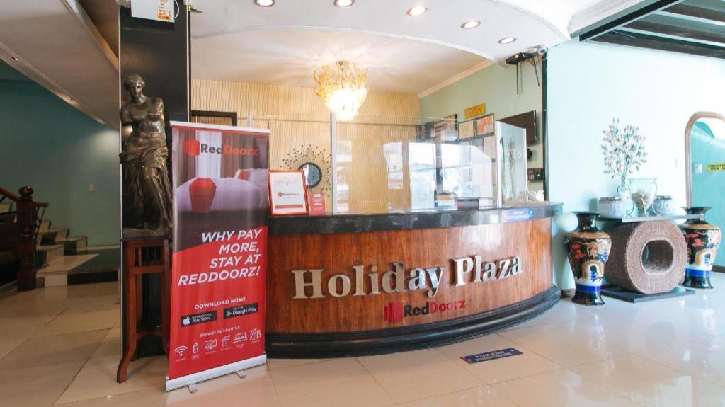 RedDoorz Plus @ Holiday Plaza Tuguegarao City