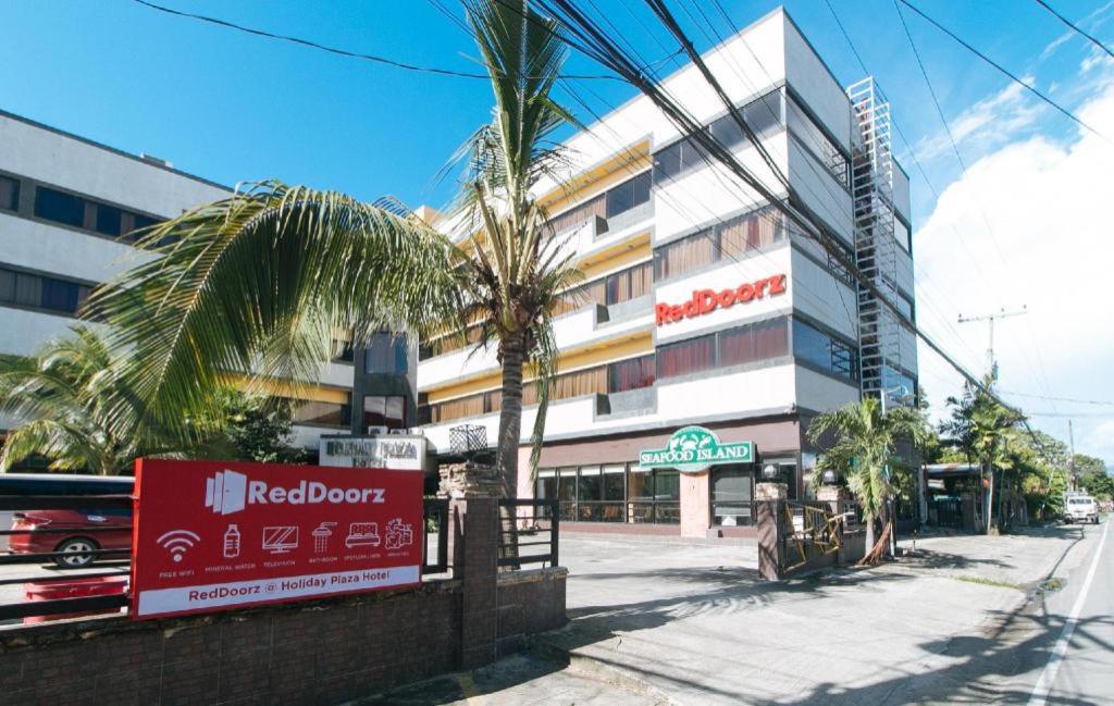 RedDoorz Plus @ Holiday Plaza Tuguegarao City