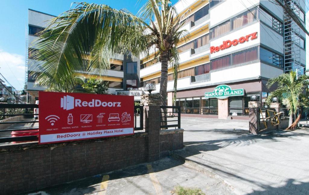 RedDoorz Plus @ Holiday Plaza Tuguegarao City