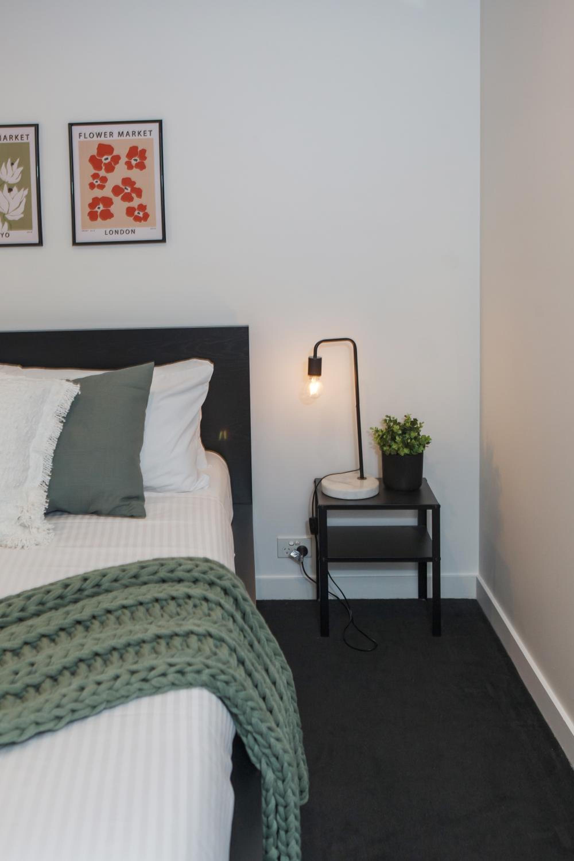 South Yarra resort living w. parking, gym, pool