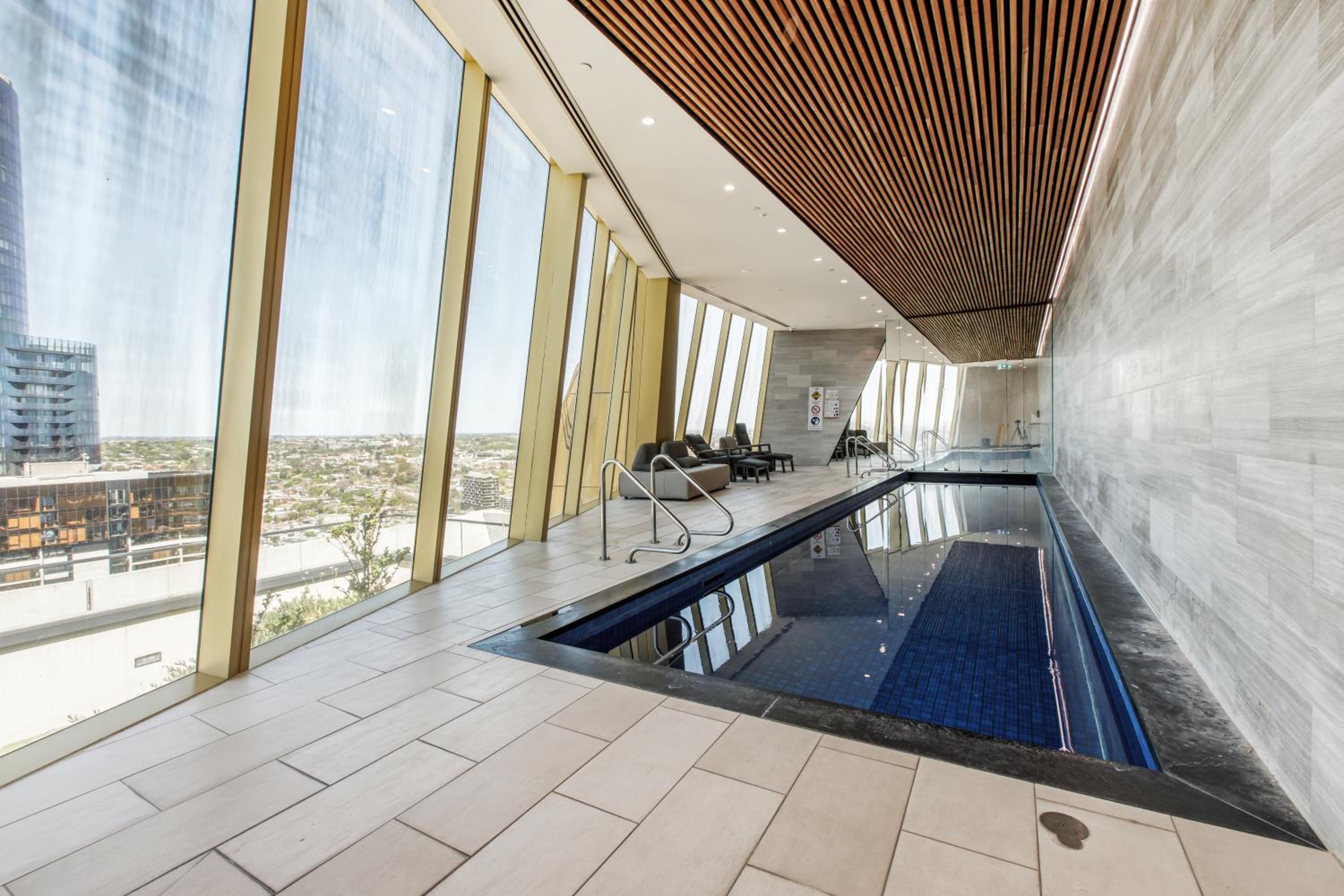 South Yarra resort living w. parking, gym, pool