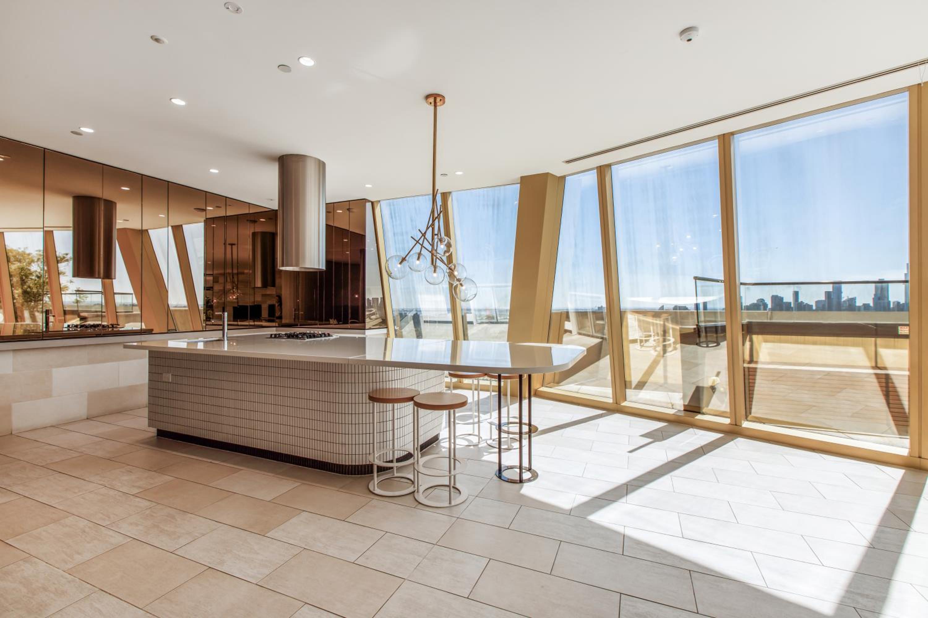 South Yarra resort living w. parking, gym, pool