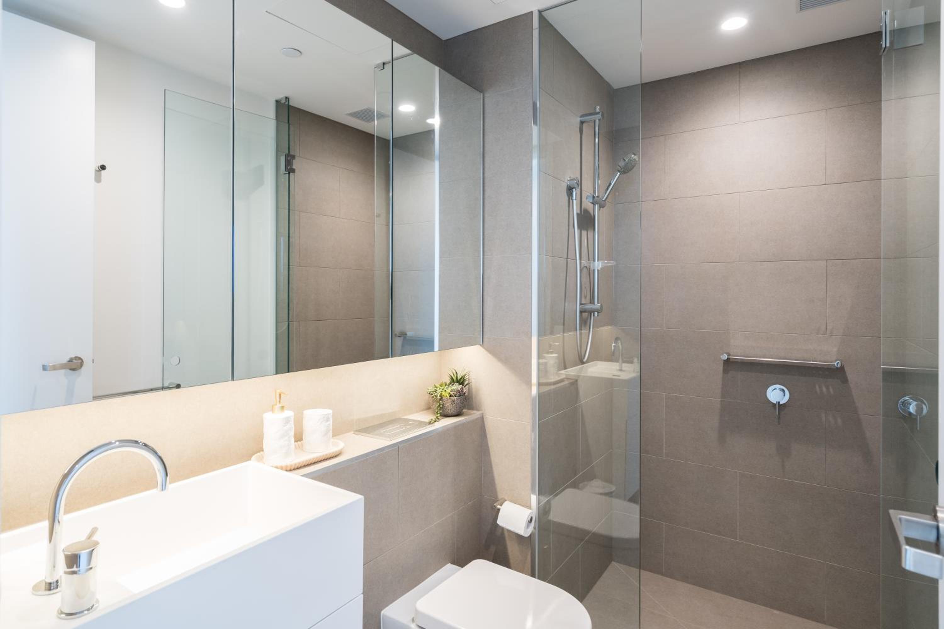Up on the clouds with a view- 2bed 2bath with