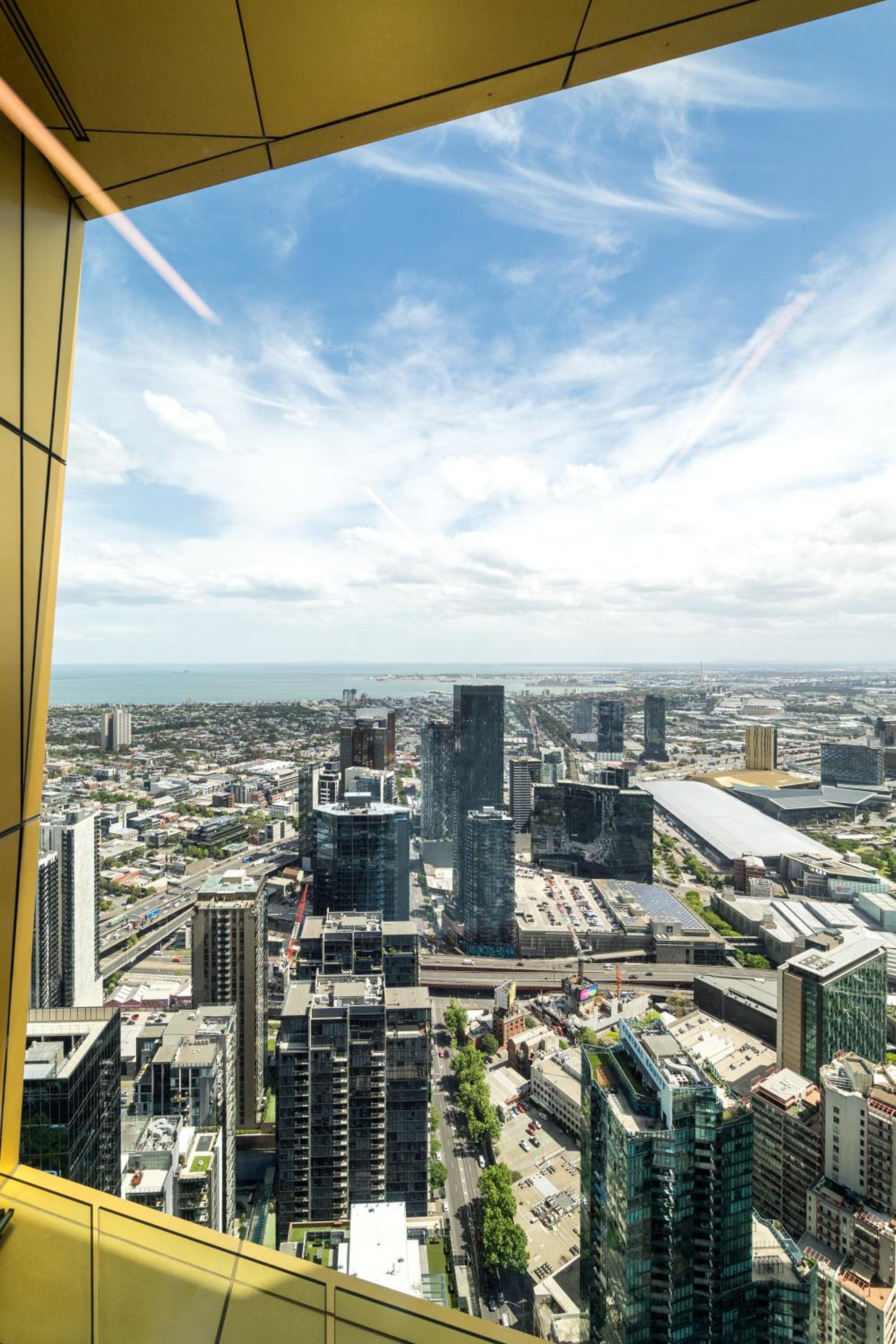 Up on the clouds with a view- 2bed 2bath with