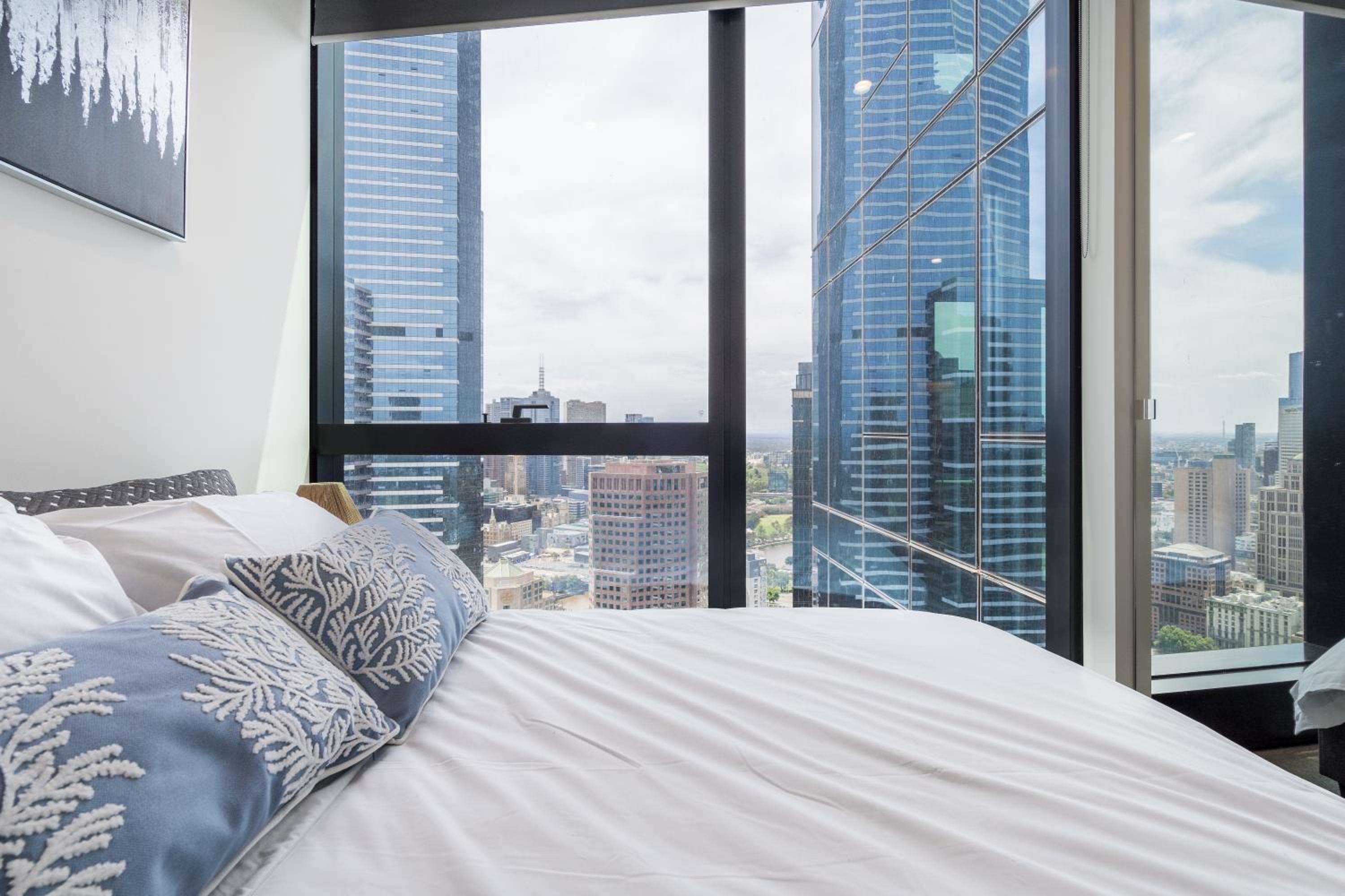 Up on the clouds with a view- 2bed 2bath with