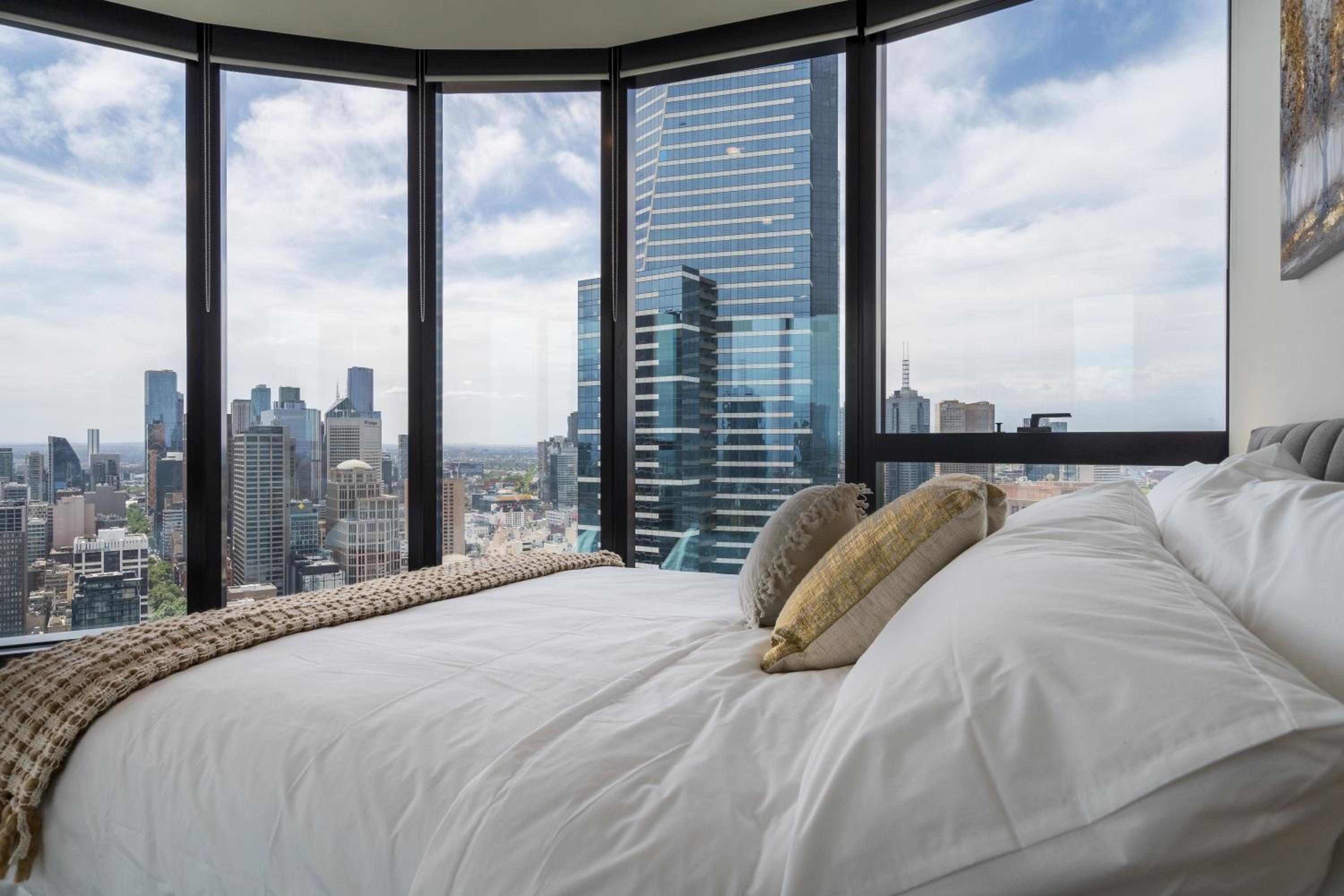 Up on the clouds with a view- 2bed 2bath with